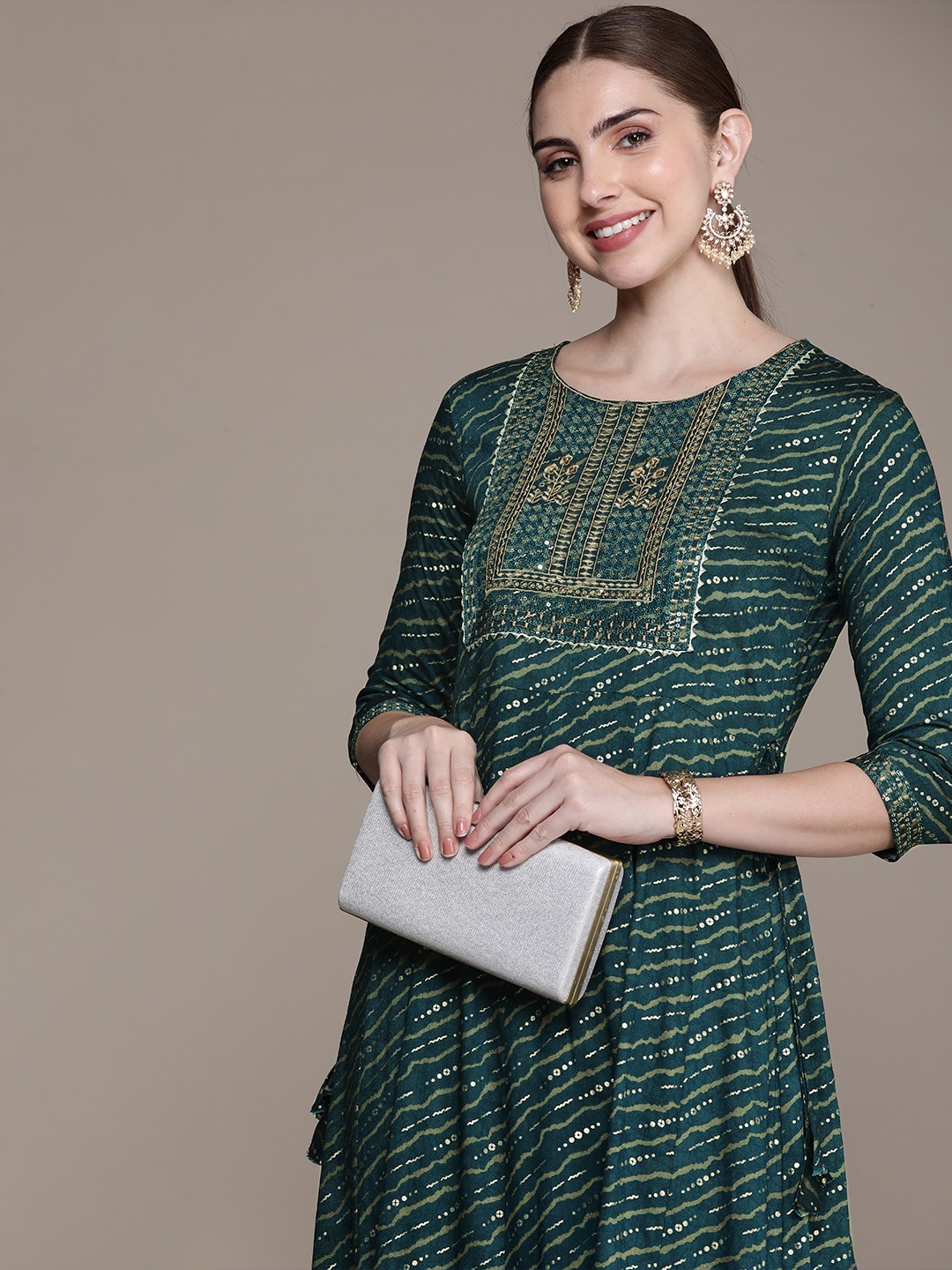 

Anouk Navy Blue & Green Embroidered Kurta