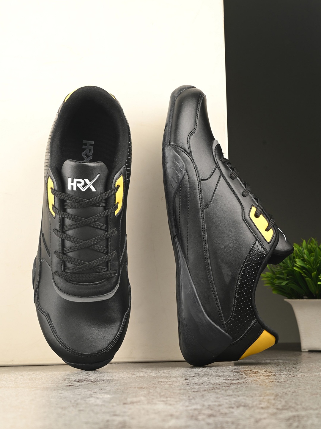 

HRX by Hrithik Roshan Men Black & Yellow Comfort Insole Motorsports Sneakers