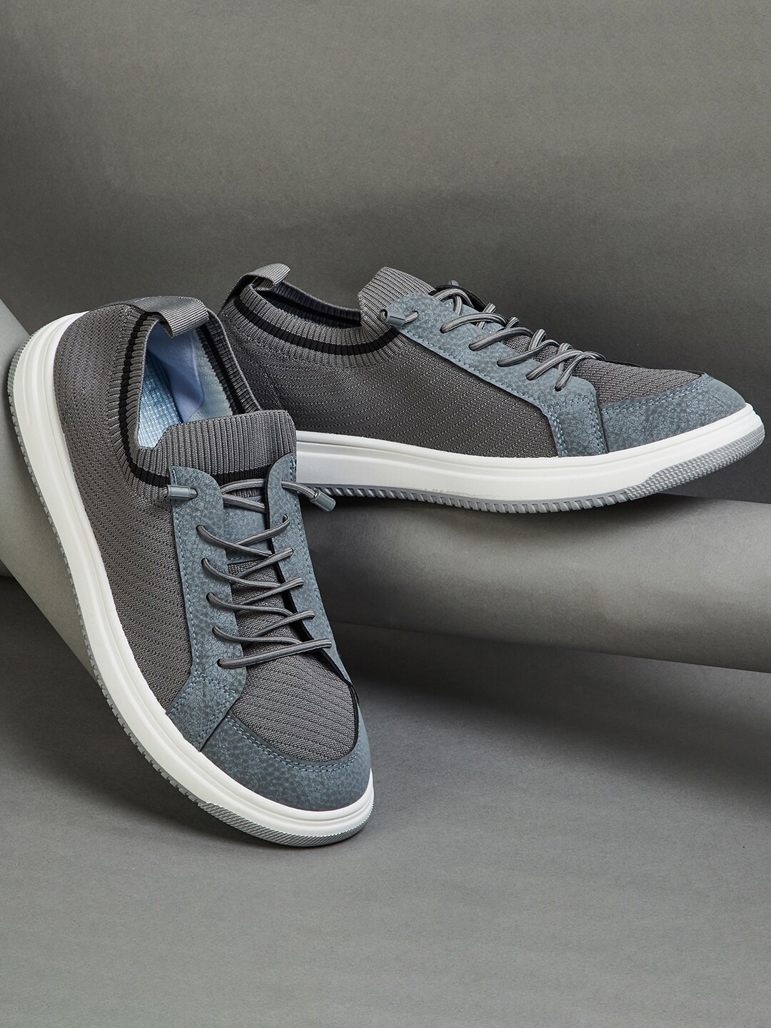

max Men Lace-Up Running Shoes, Grey
