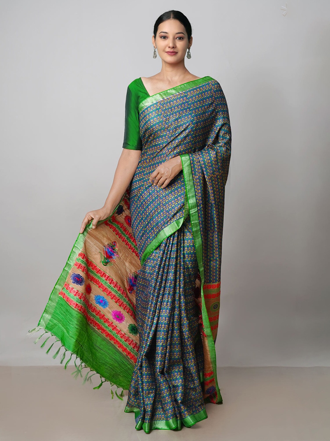

Unnati Silks Floral Printed Zari Jute Silk Tussar Saree, Navy blue
