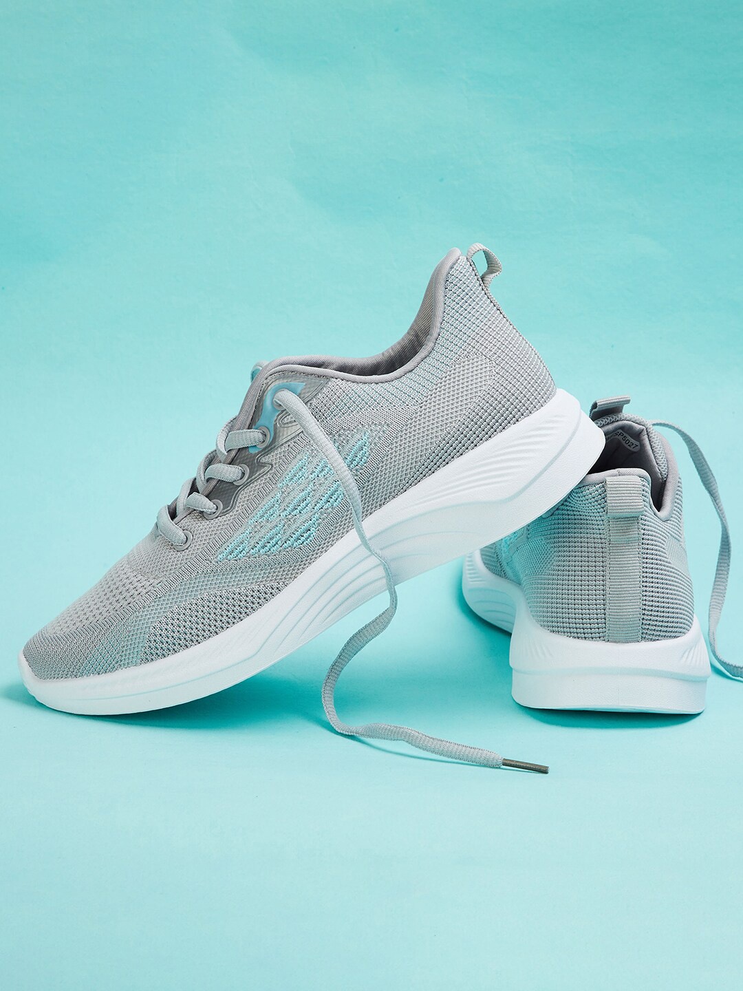

max Women Lace-Up Running Shoes, Grey
