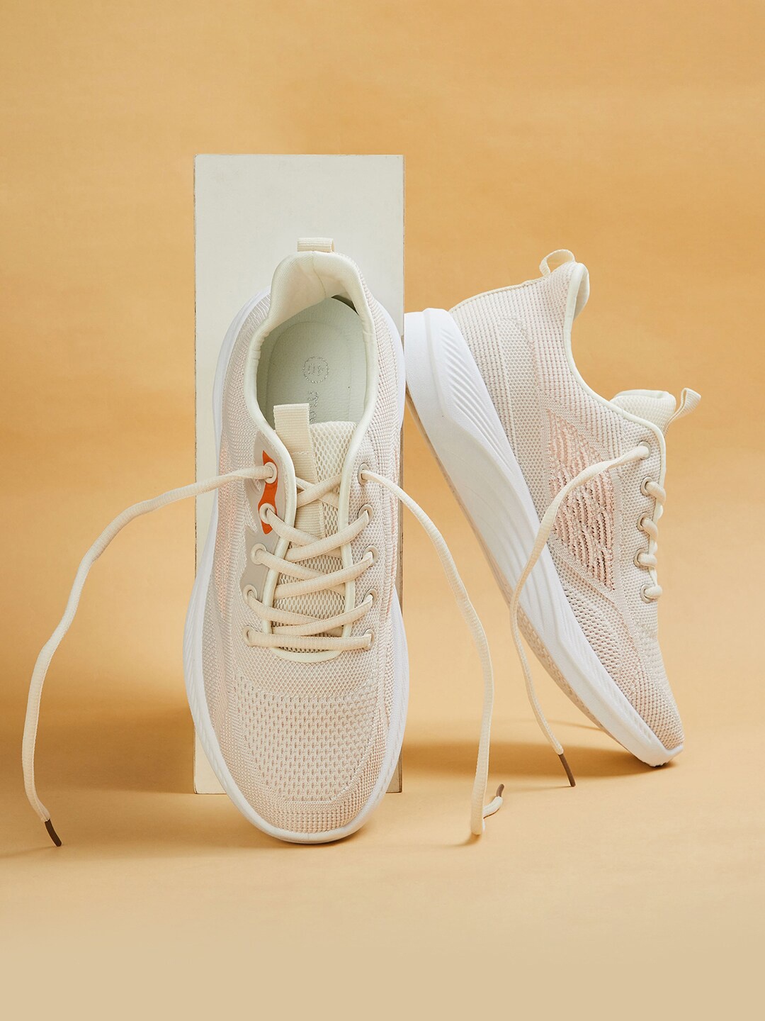 

max Women Lace-Up Running Shoes, Beige