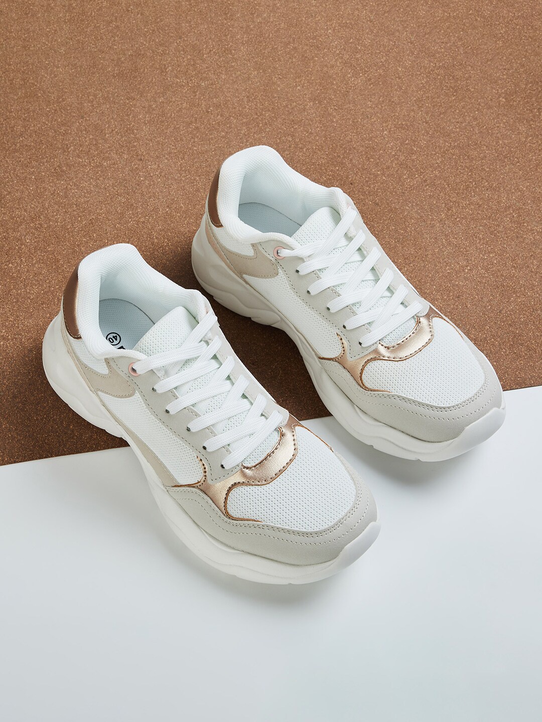 

max Women Lace-Up Running Shoes, White