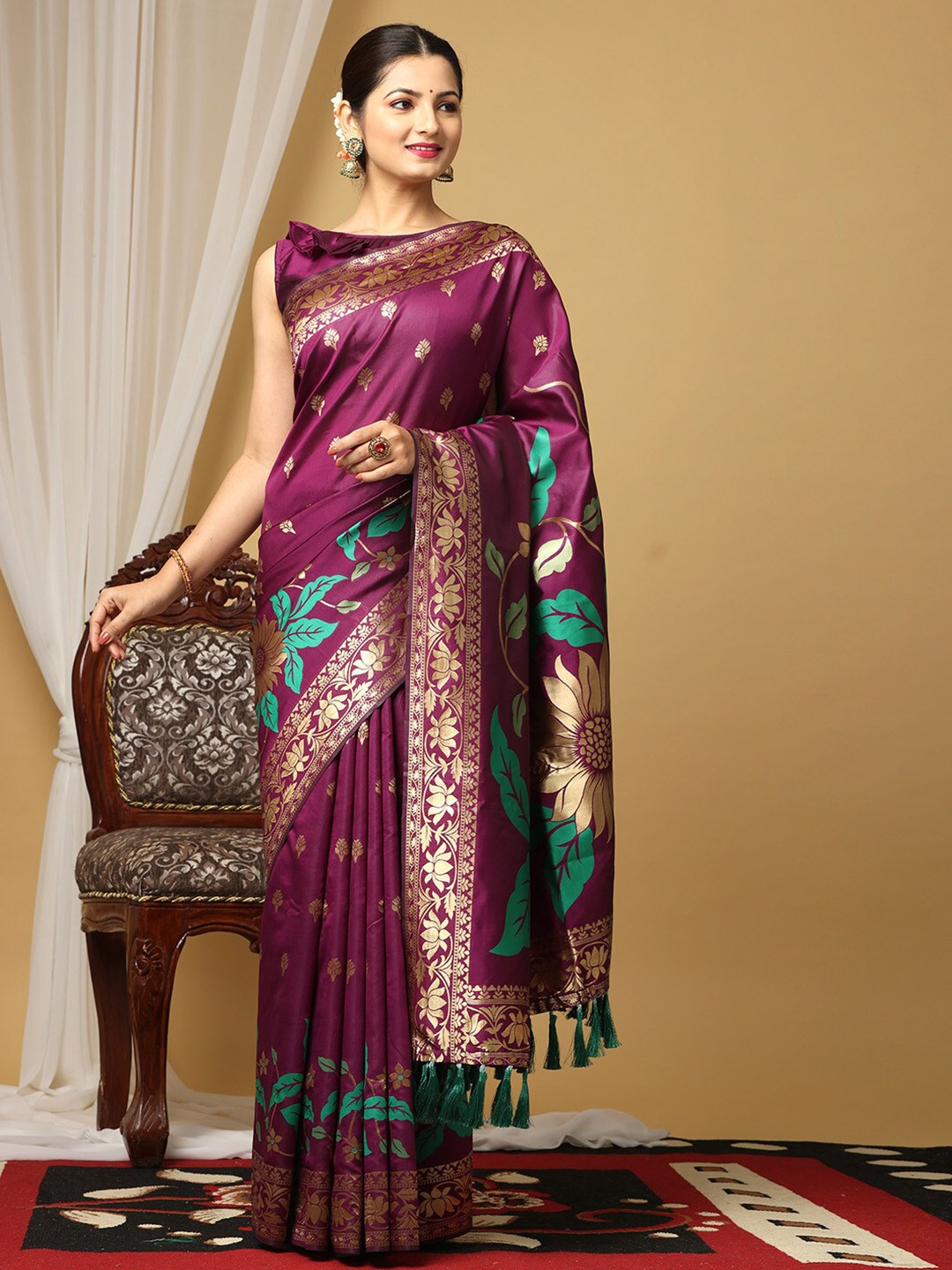 

VASTRANAND Woven Design Zari Banarasi Saree, Burgundy