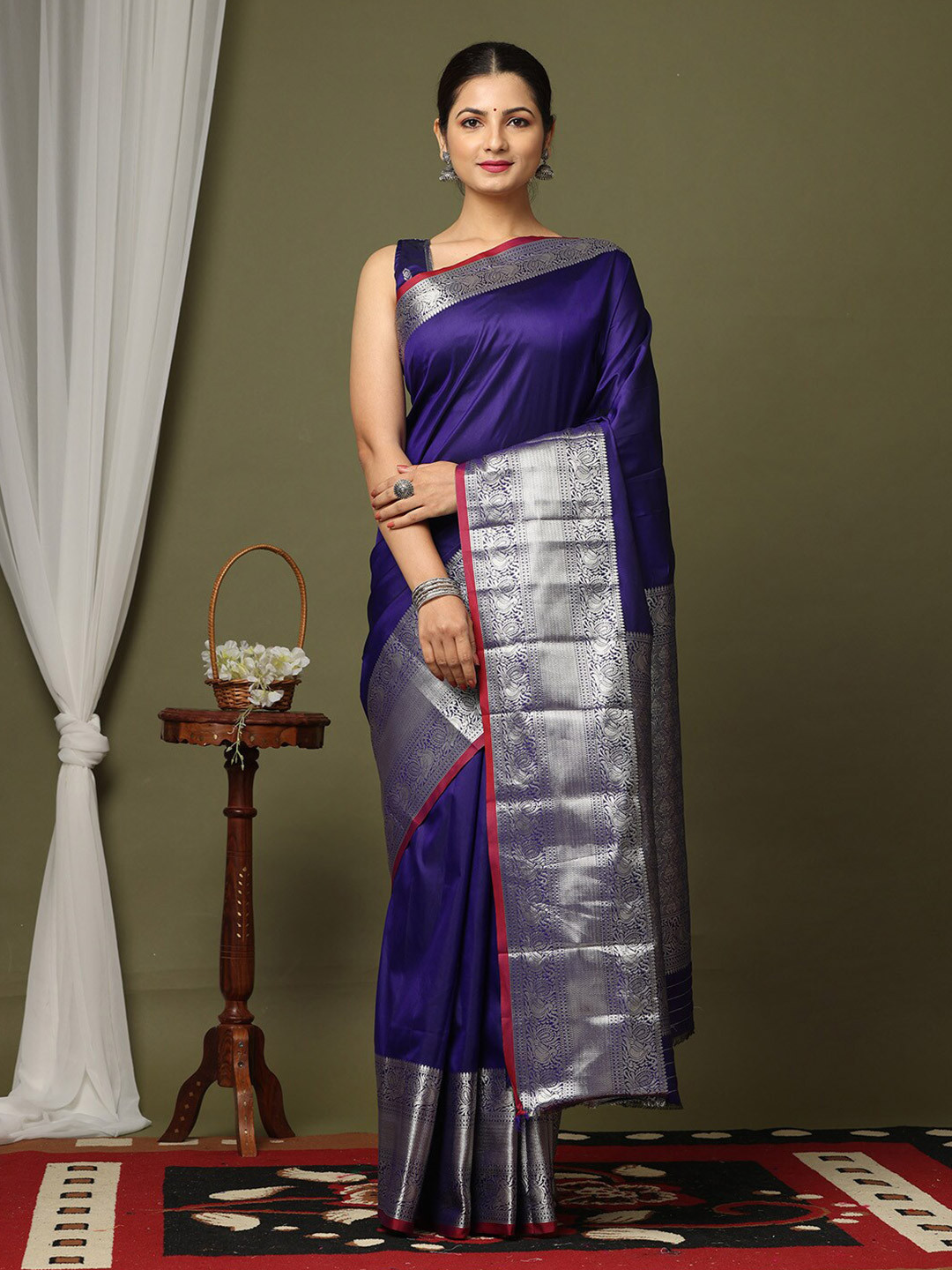 

VASTRANAND Woven Design Zari Silk Blend Banarasi Saree, Purple