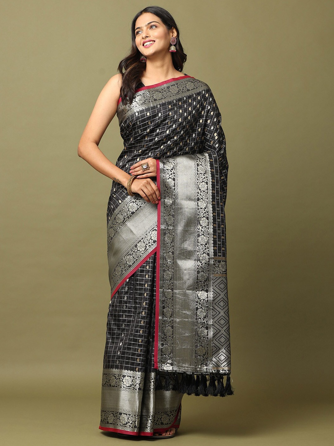 

VASTRANAND Woven Design Zari Silk Blend Banarasi Saree, Black