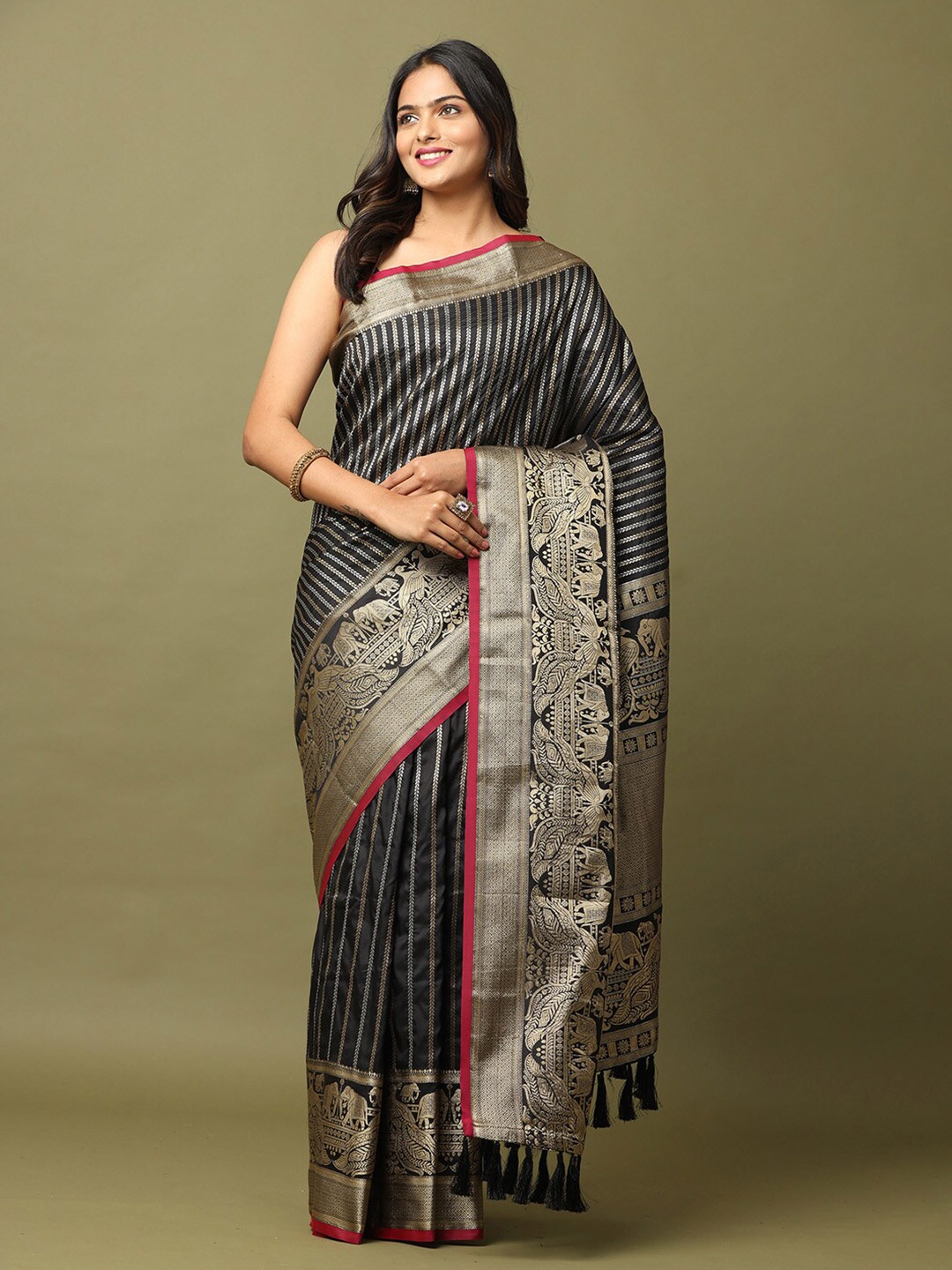 

VASTRANAND Woven Design Zari Banarasi Saree, Black