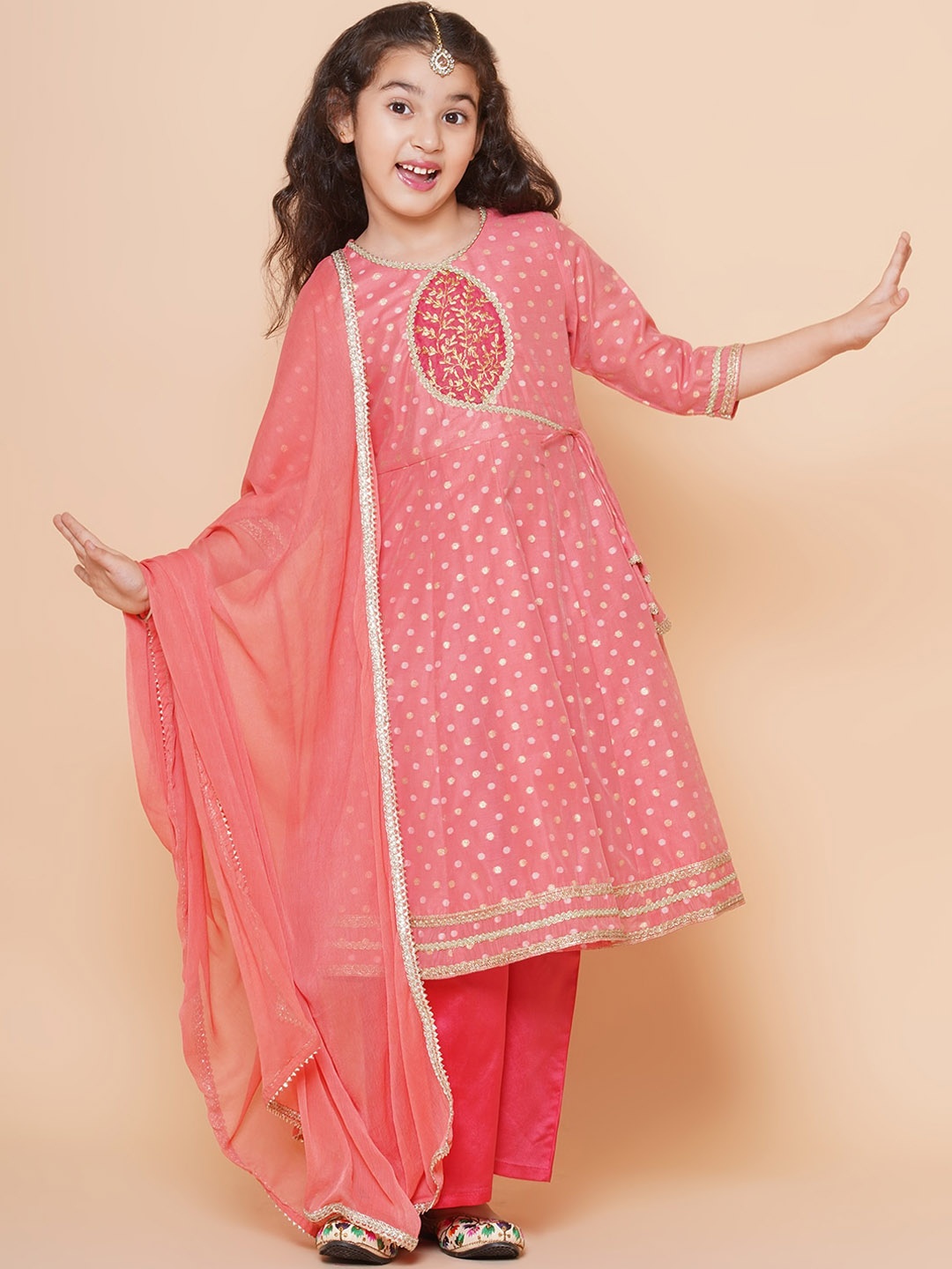 

Bitiya by Bhama Girls Ethnic Motifs Printed Gotta Patti Kurta with Trousers & Dupatta, Peach