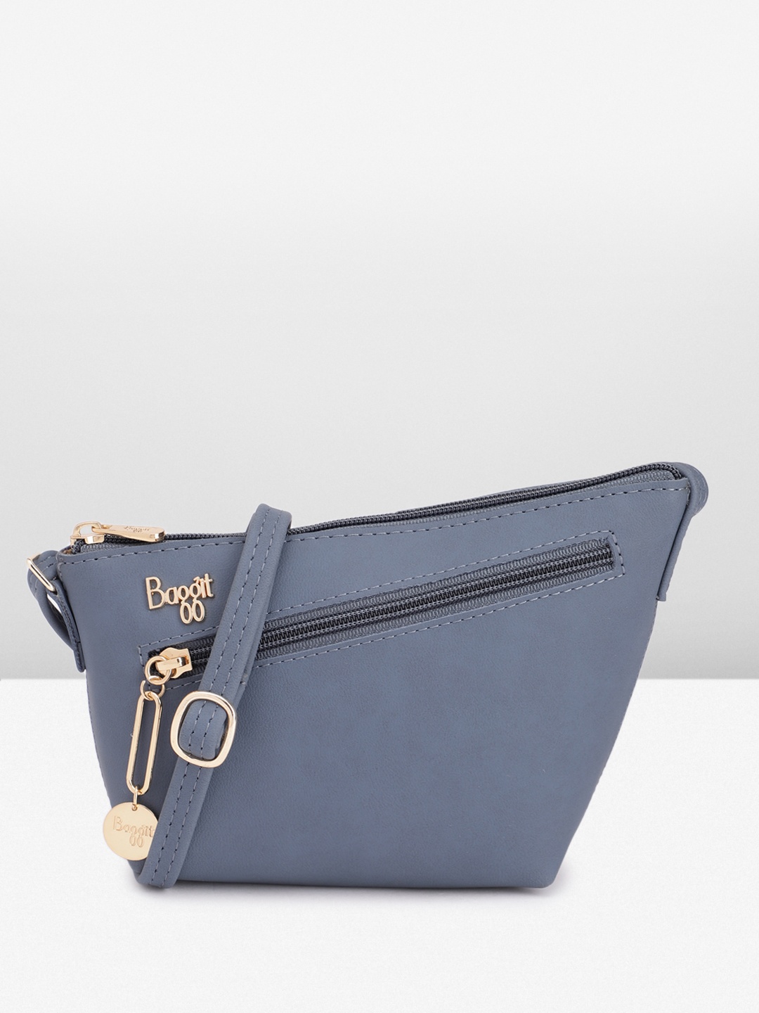 

Baggit Women Solid Sling Bag, Blue