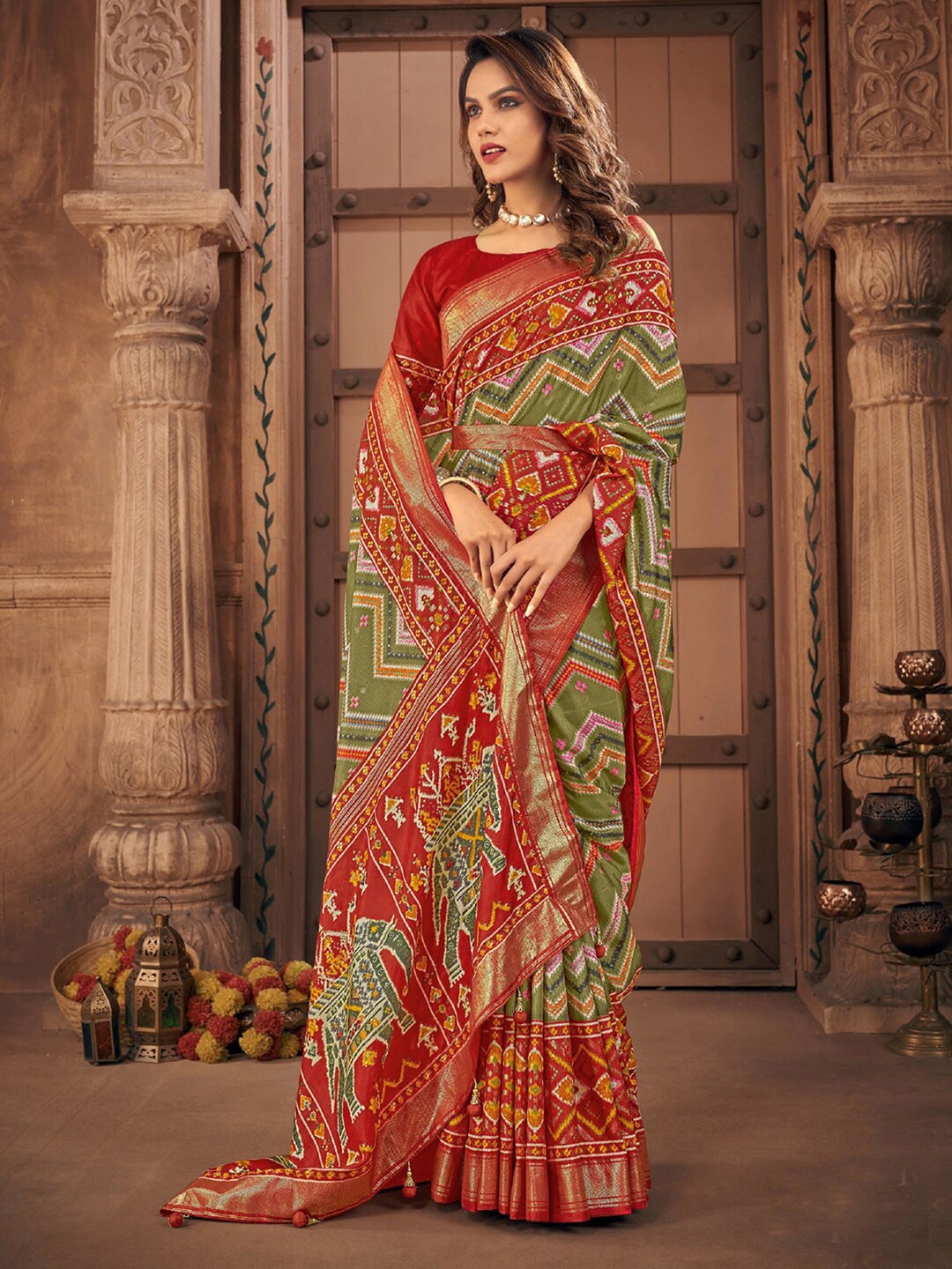 

Mitera Ethnic Motifs Printed Zari Saree, Green