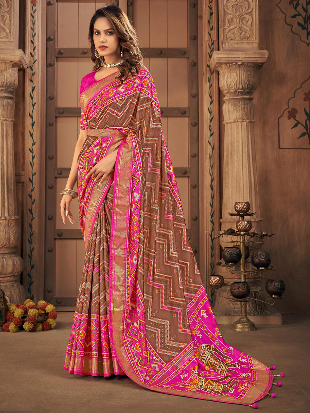 

Mitera Ethnic Motifs Printed Zari Saree, Pink