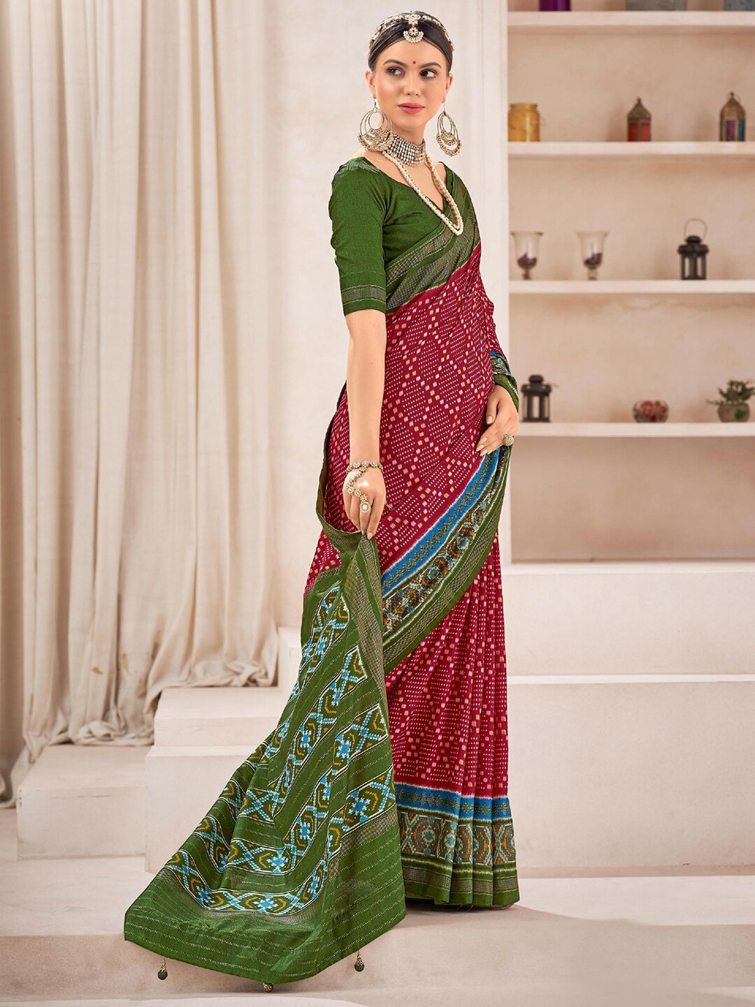 

Mitera Checked Silk Blend Saree, Maroon