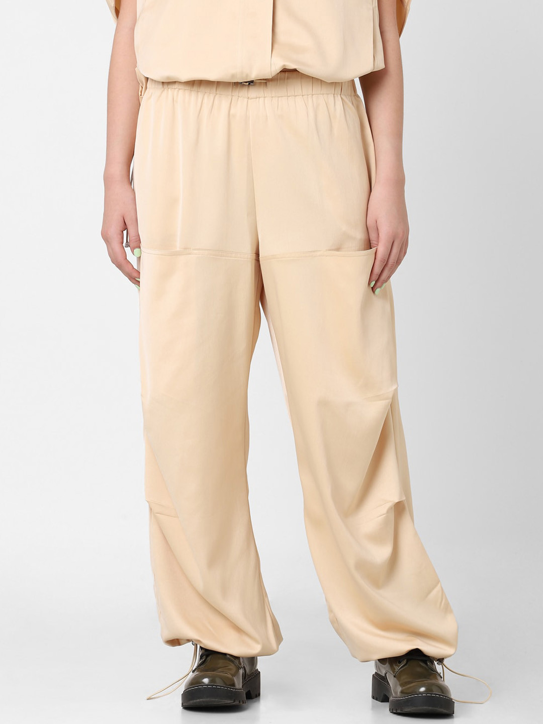 

ONLY Women Mid-Rise Loose Fit Cargo Trousers, Beige