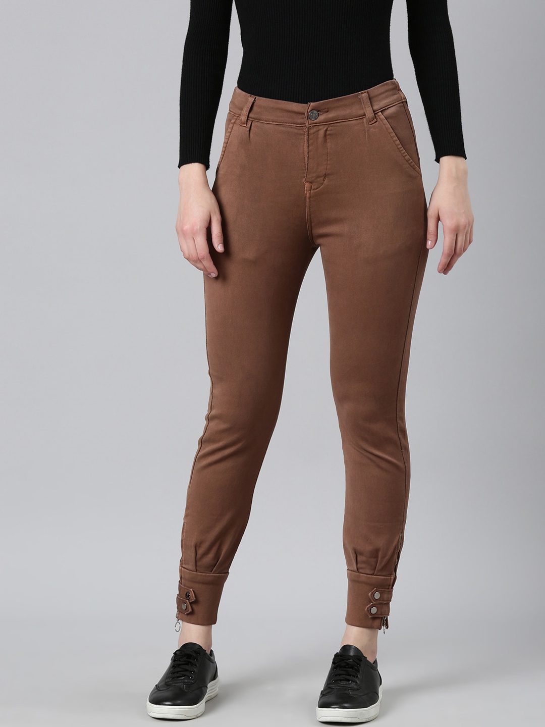 

SHOWOFF Women Jean Jogger Mid-Rise Cuffed Hem Stretchable Cropped Jeans, Brown