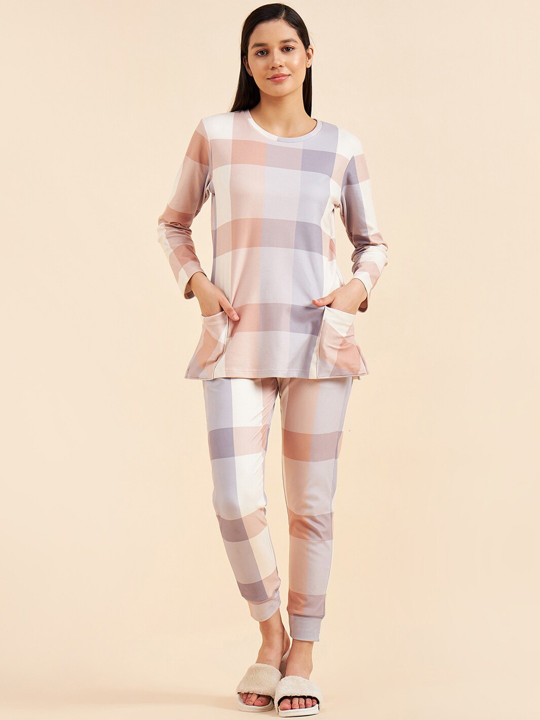 

Sweet Dreams Women White & Blue Checked Night suit