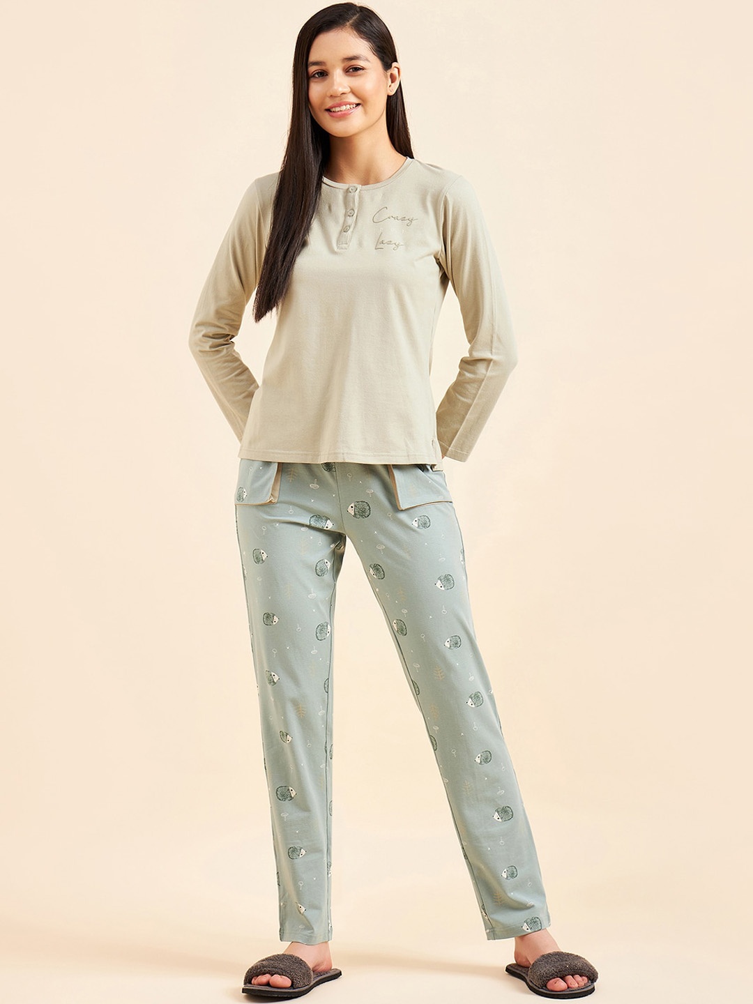 

Sweet Dreams Grey & White Graphic Printed Round Neck Night suit