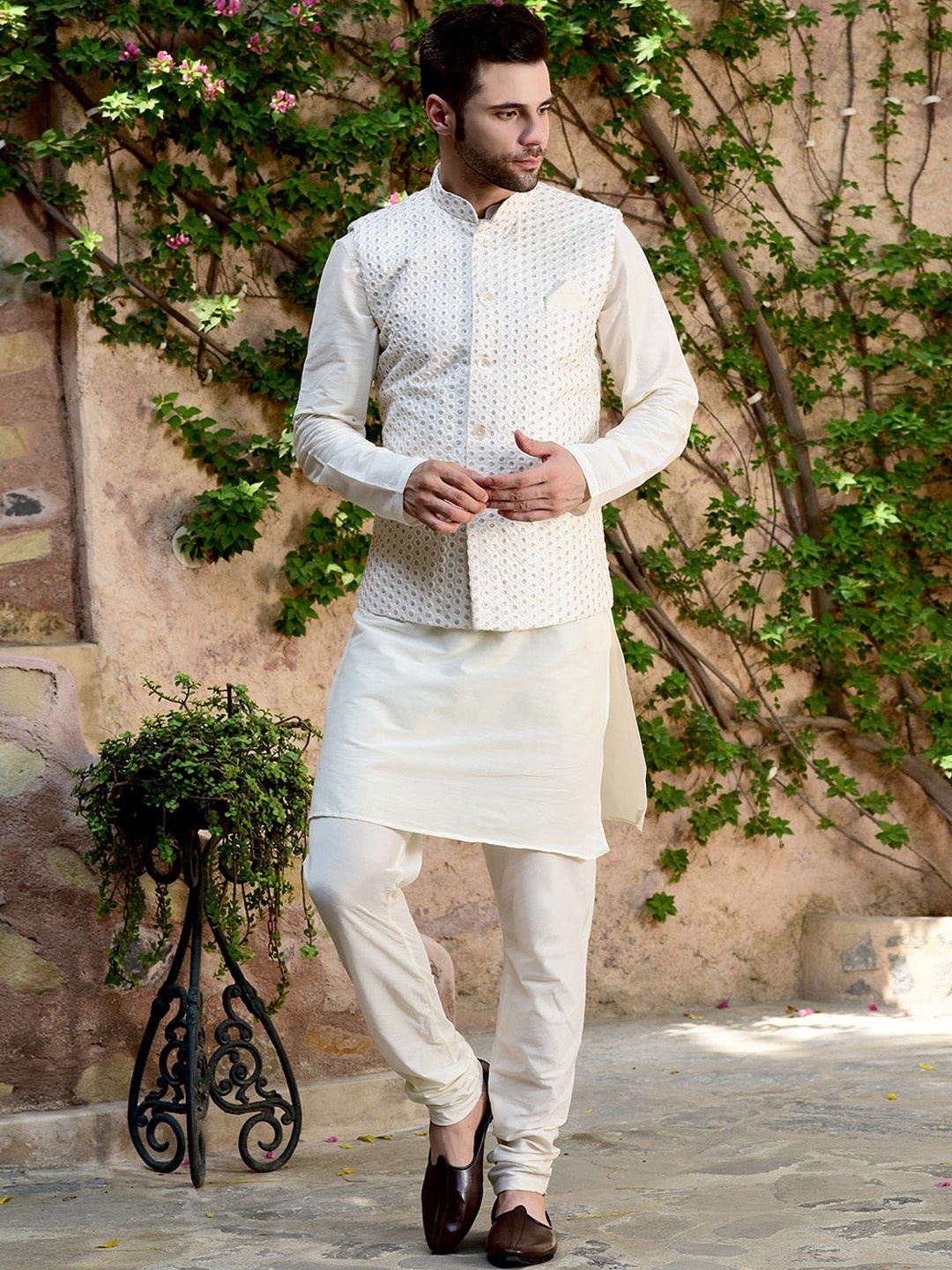 

HOUSE OF DEYANN Regular Kurta with Churidar & Nehru Jacket, Off white