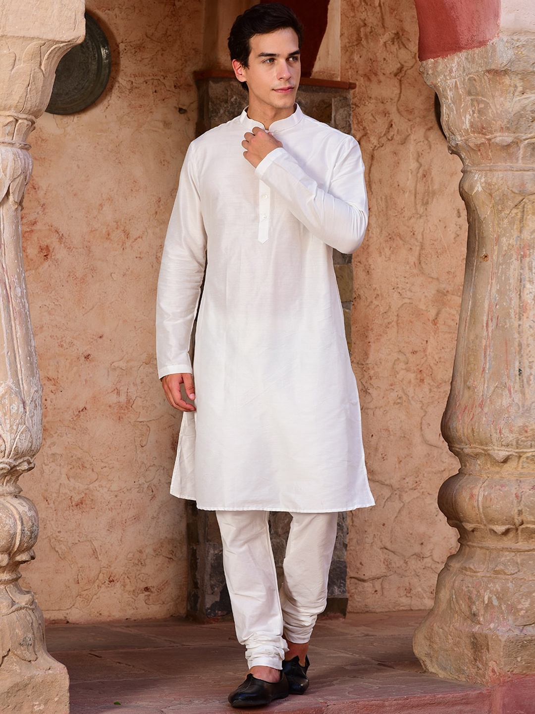 

HOUSE OF DEYANN Regular Kurta with Churidar & Nehru Jacket, Cream