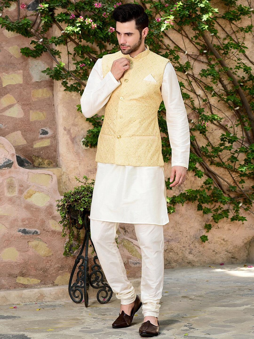 

HOUSE OF DEYANN Regular Kurta with Churidar & Nehru Jacket, Cream