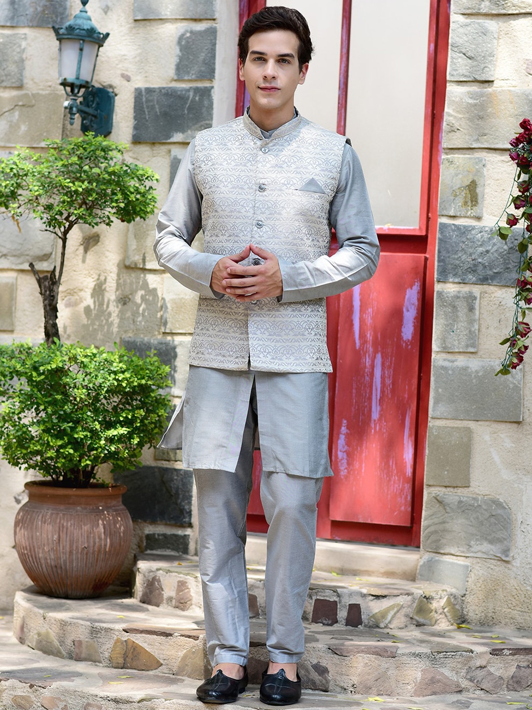 

HOUSE OF DEYANN Mandarin Collar Kurta with Pyjamas & Nehru Jacket, Grey