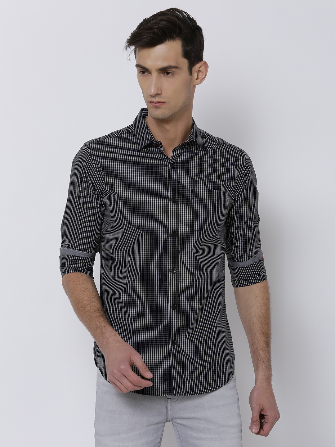 

Black coffee Men Black Slim Fit Striped Casual Shirt