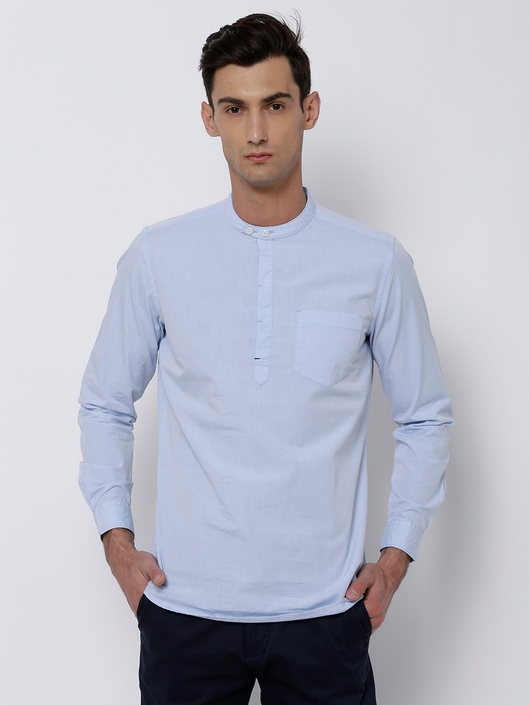 

Black coffee Men Blue Slim Fit Solid Casual Shirt