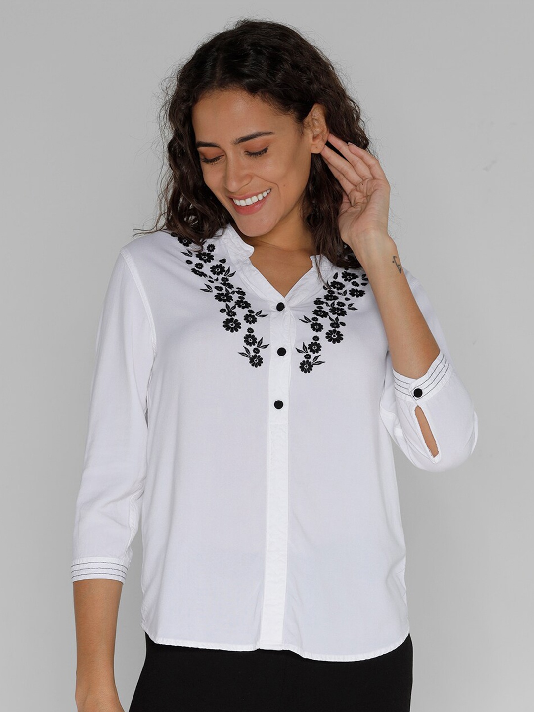 

IDENTITI Floral Embroidered Mandarin Collar Top, White