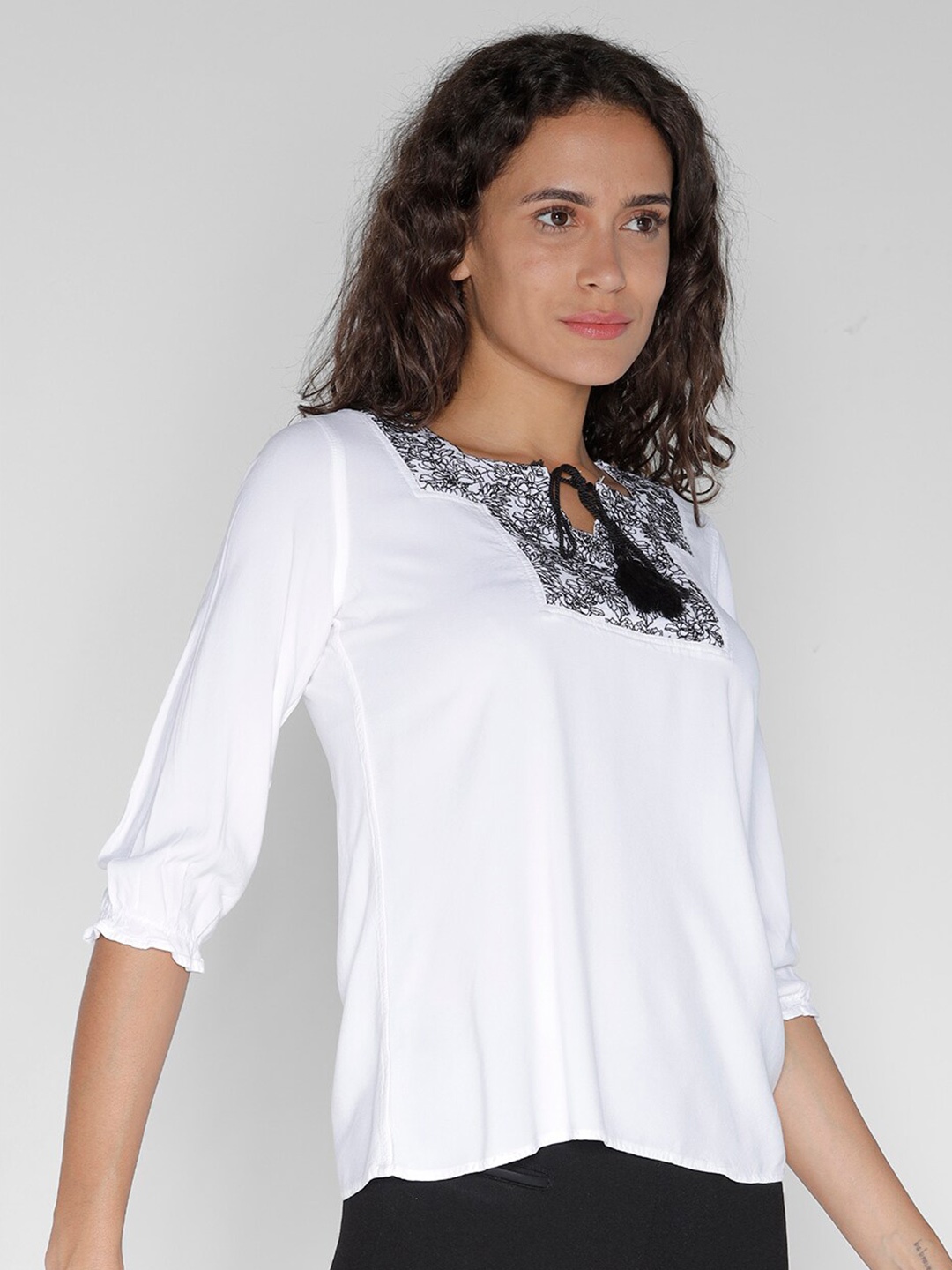 

IDENTITI Floral Embroidered Tunic, White