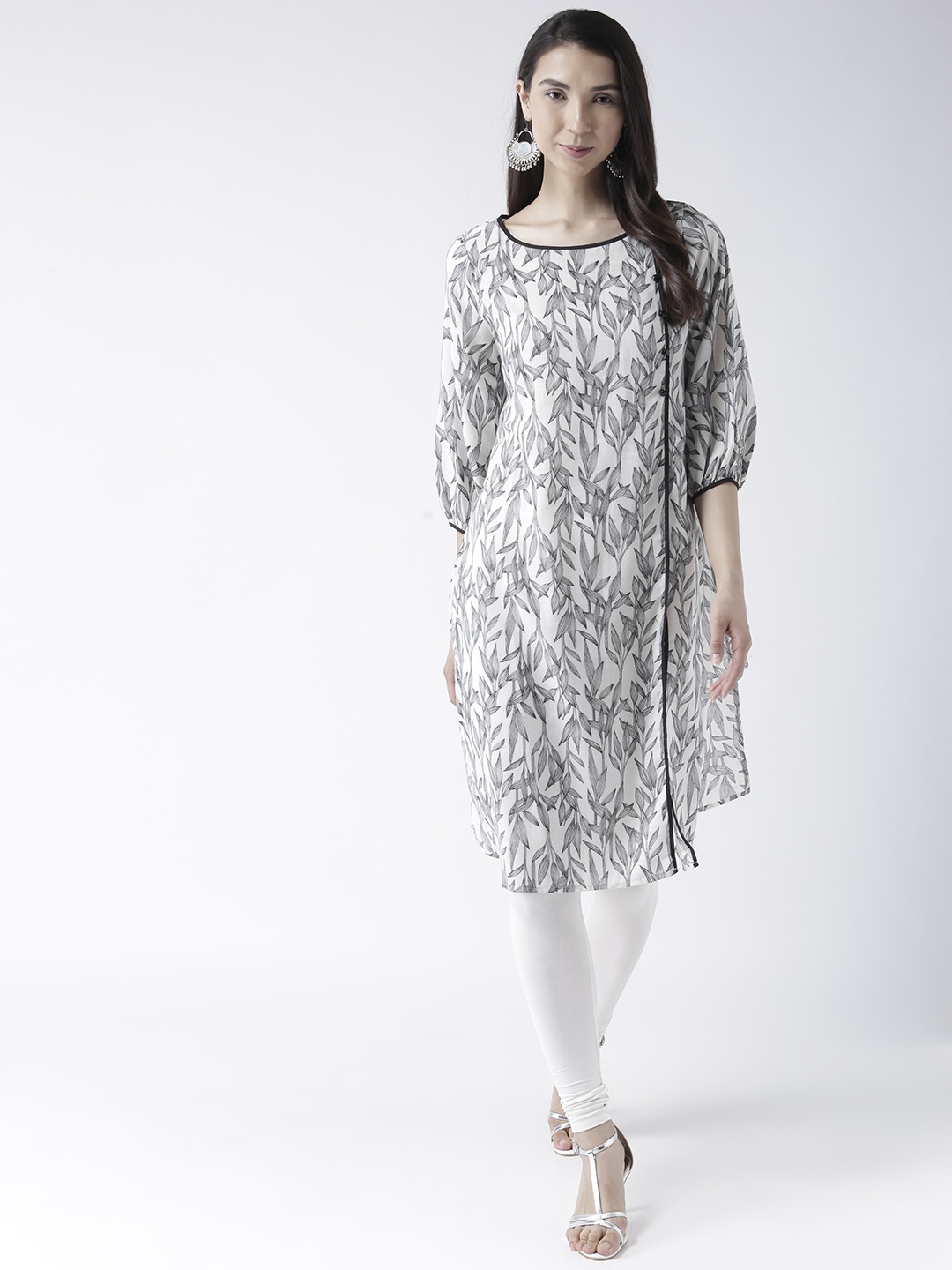 

Fusion Beats Women Off White & Black Floral Printed Floral Kurta