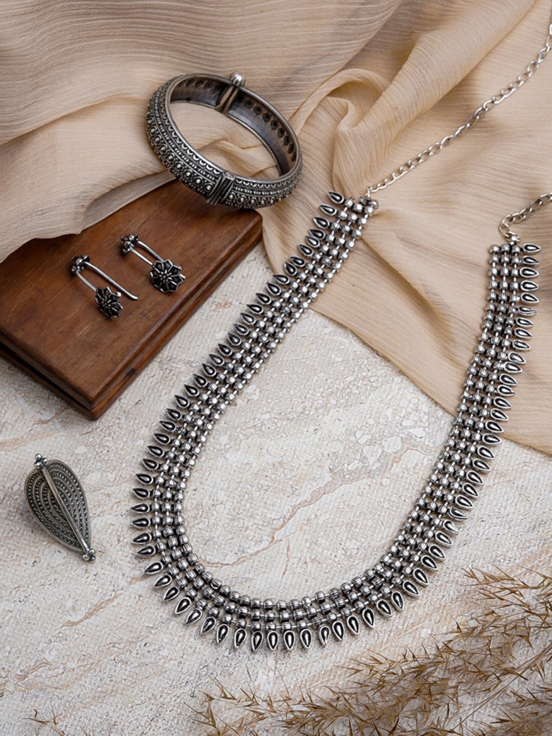 

TEEJH Oxidized Silver-Plated Stone-Studded & Beaded Jewellery Set