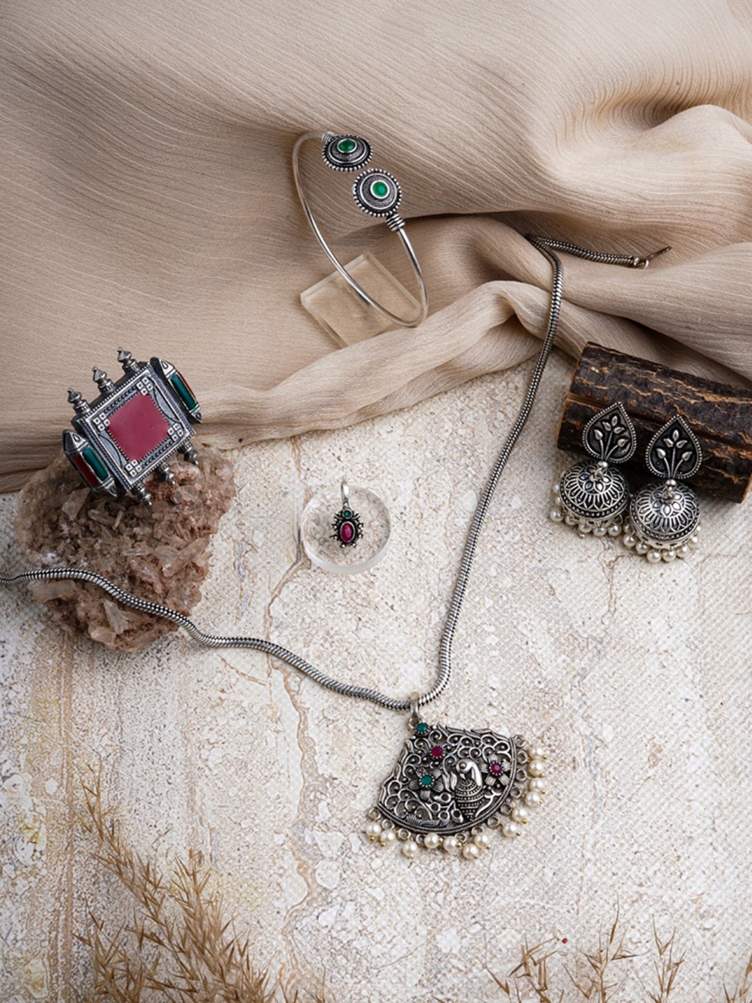 

TEEJH Silver-Plated Oxidized Pearl Beaded Jewelry Gift Set