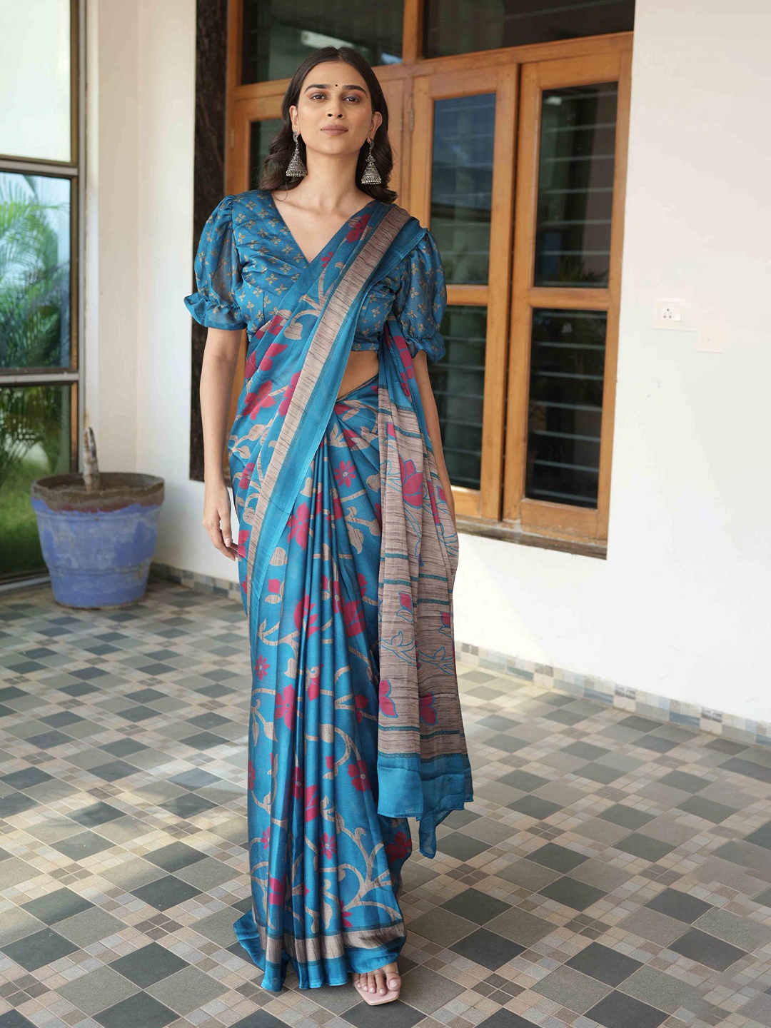 

KALINI Floral Printed Poly Chiffon Saree, Turquoise blue