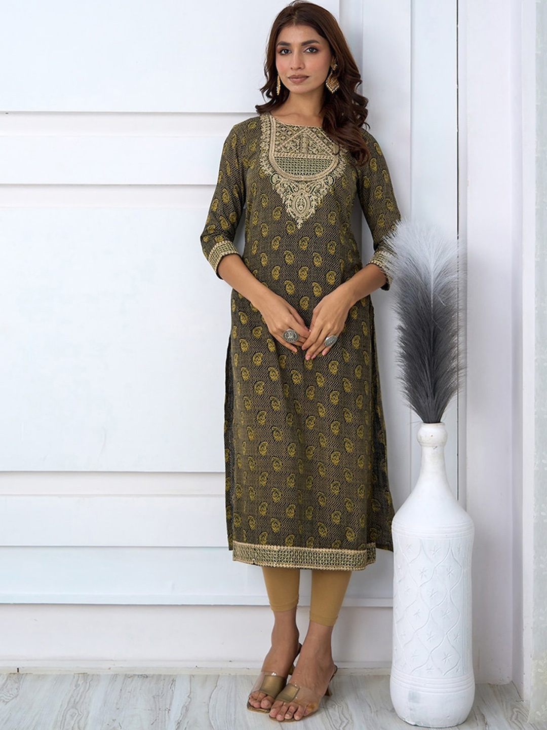 

Nehamta Paisley Printed Thread Work Straight Kurta, Olive