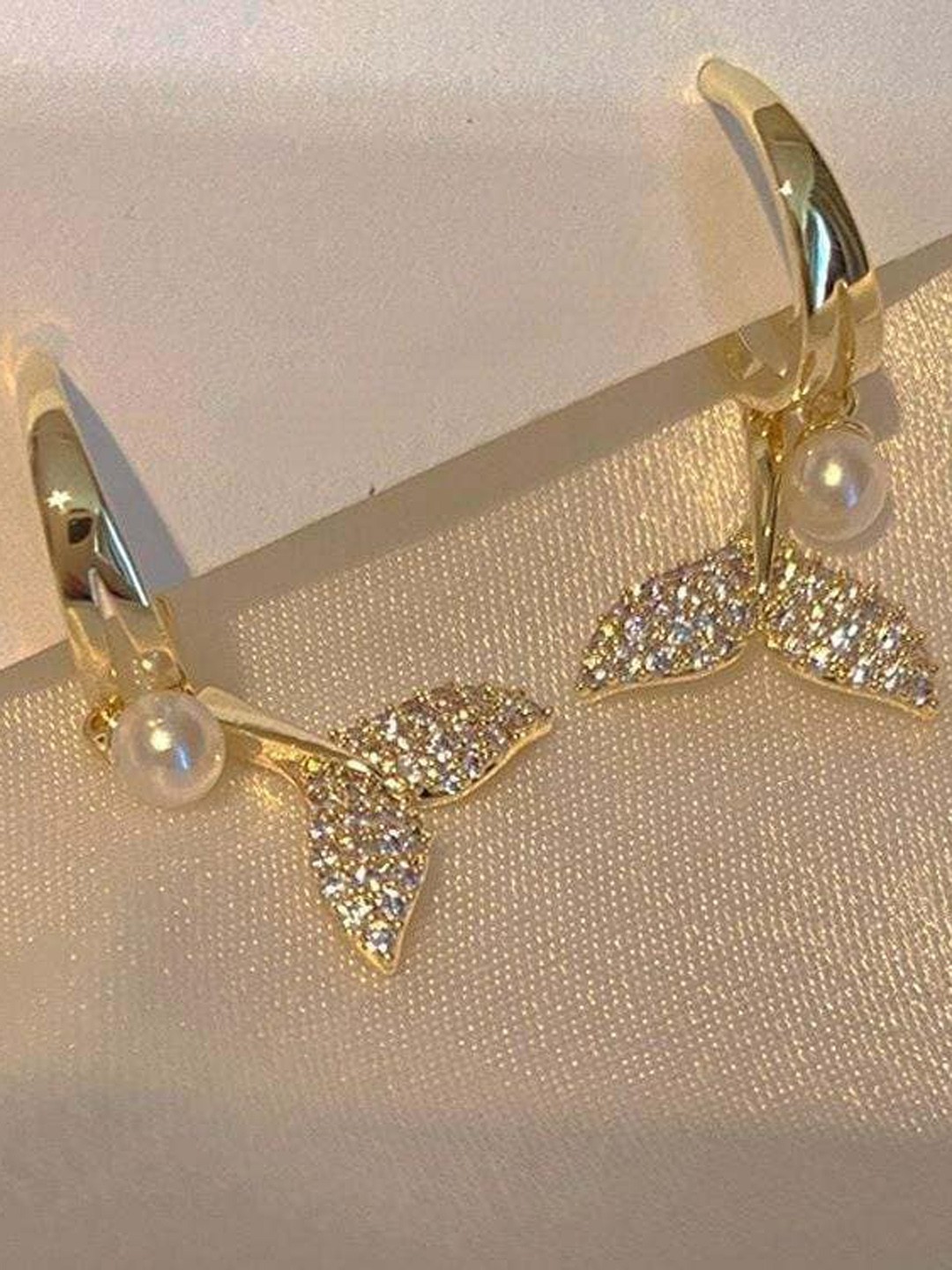 

VIEN Gold-Plated Pearl Crystal -Studded Contemporary Hoop Earrings