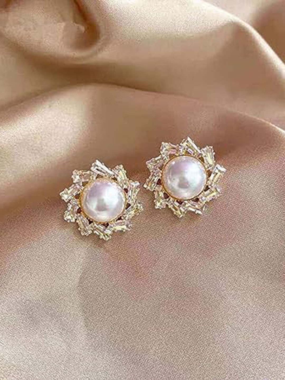 

VIEN Gold-Plated Contemporary Studs Earrings