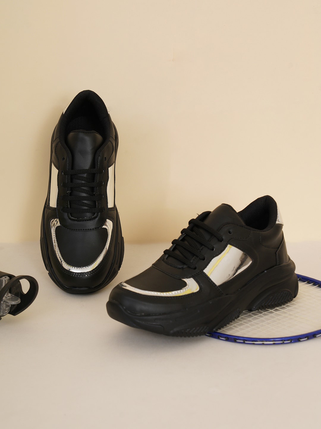 

Retro Walk Women Colourblocked Memory Foam Lightweight Sneakers, Black