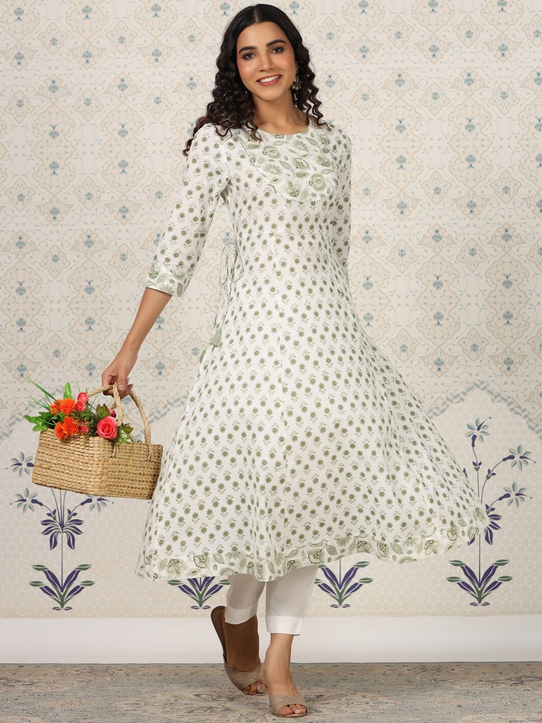 

Ode by House of Pataudi Floral Printed Gotta Patti Pure Cotton Anarkali Kurta, White