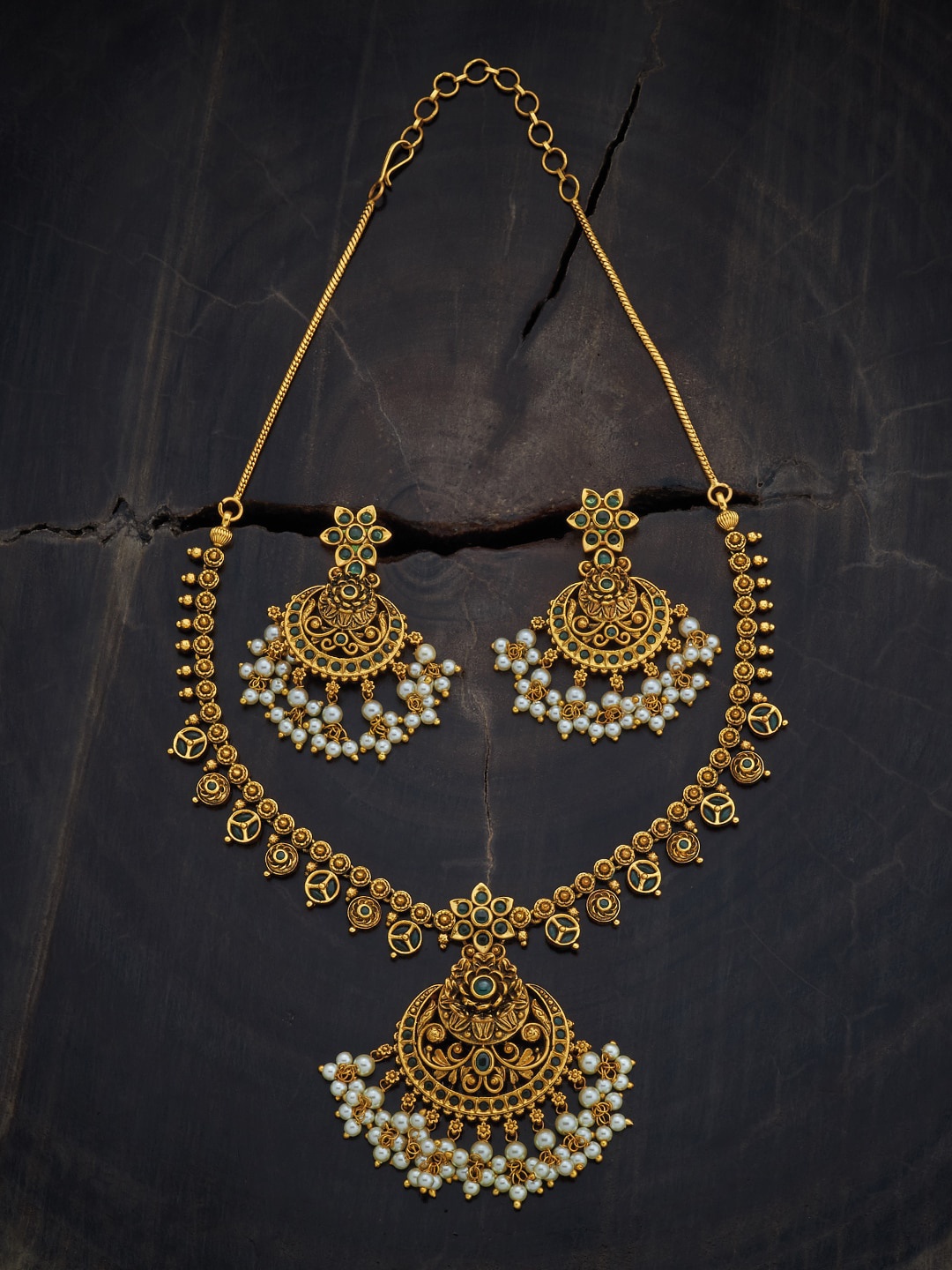 

Kushal's Fashion Jewellery Gold-Plated Stone-Studded & Pearl Beaded Jewellery Set
