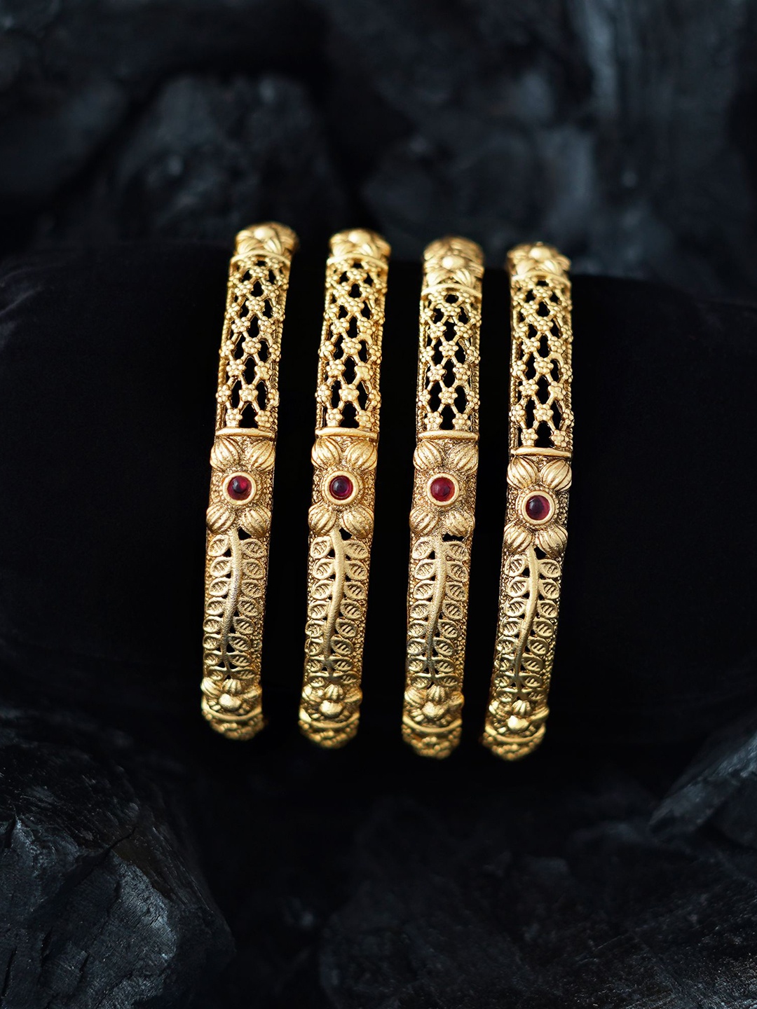 

MANSIYAORANGE Set Of 4 Gold-Plated Stone-Studded Bangles