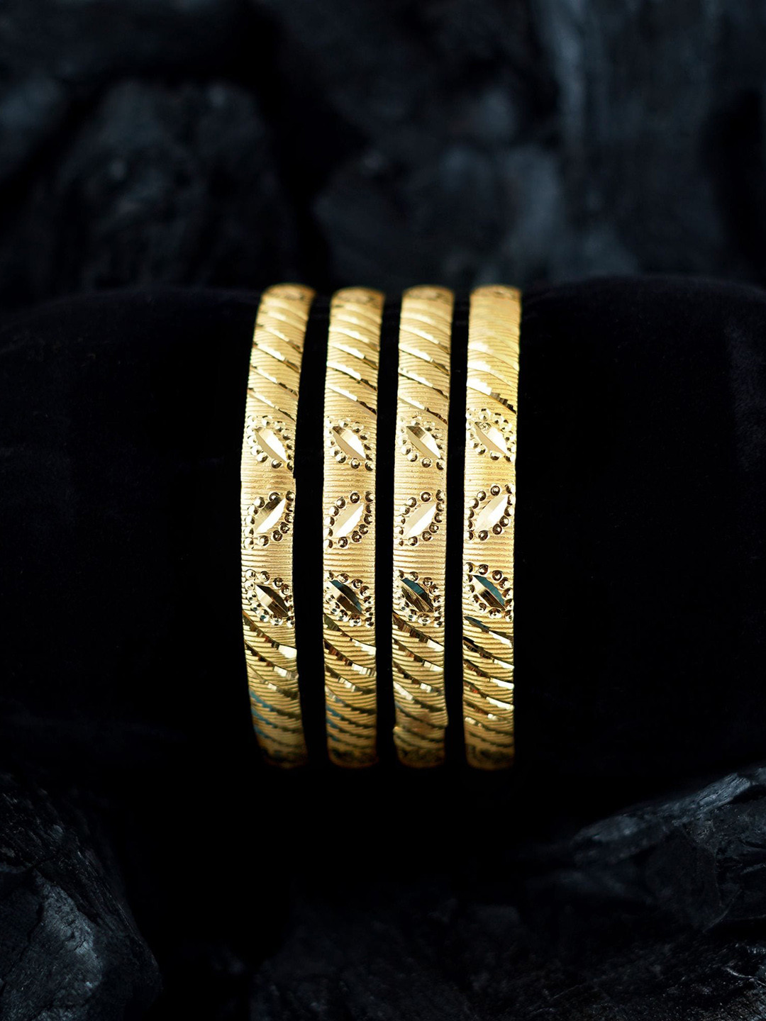 

MANSIYAORANGE Set Of 4 Gold-Plated Bangles