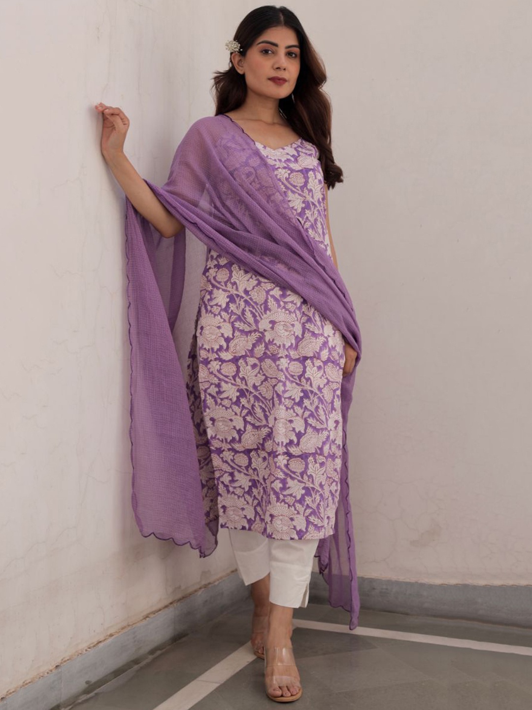

ASRUMO Floral Printed Straight Kurta With Trousers & Dupatta, Purple