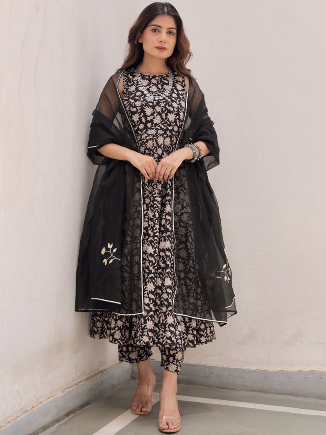 

ASRUMO Floral Printed Panelled Anarkali Kurta with Trousers & With Dupatta, Black
