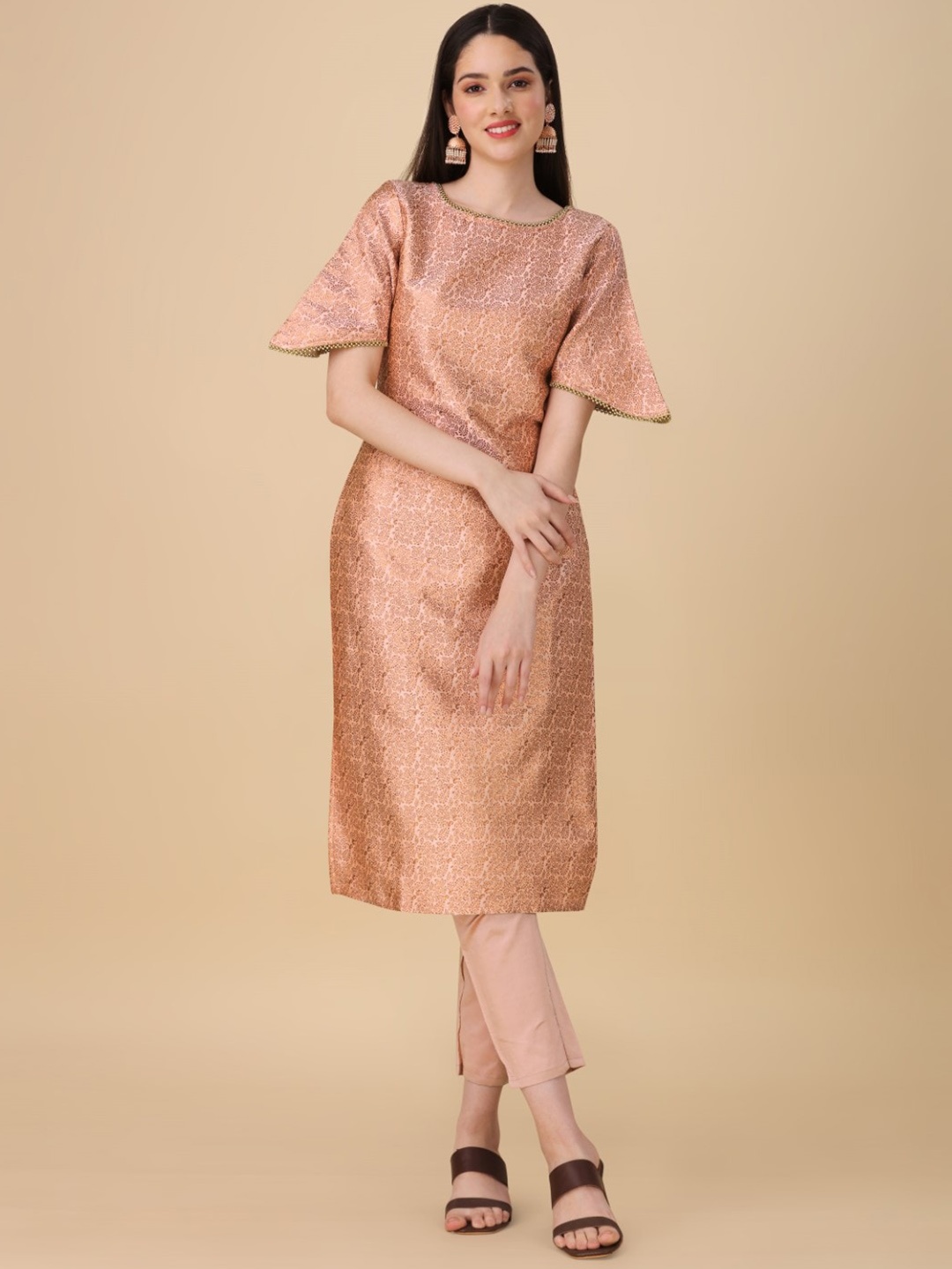 

Modestouze Attires Floral Woven Design Regula Pure Silk Kurta With Trousers, Peach