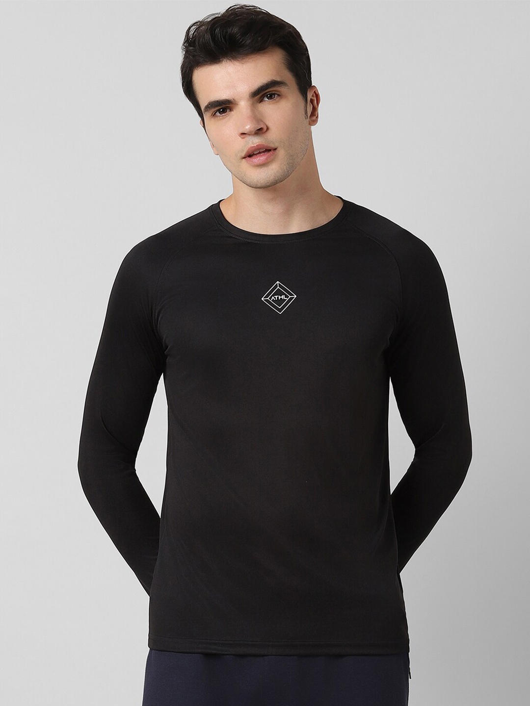 

Pantaloons Solid Raglan Sleeves Regular Fit Casual T-shirt, Black