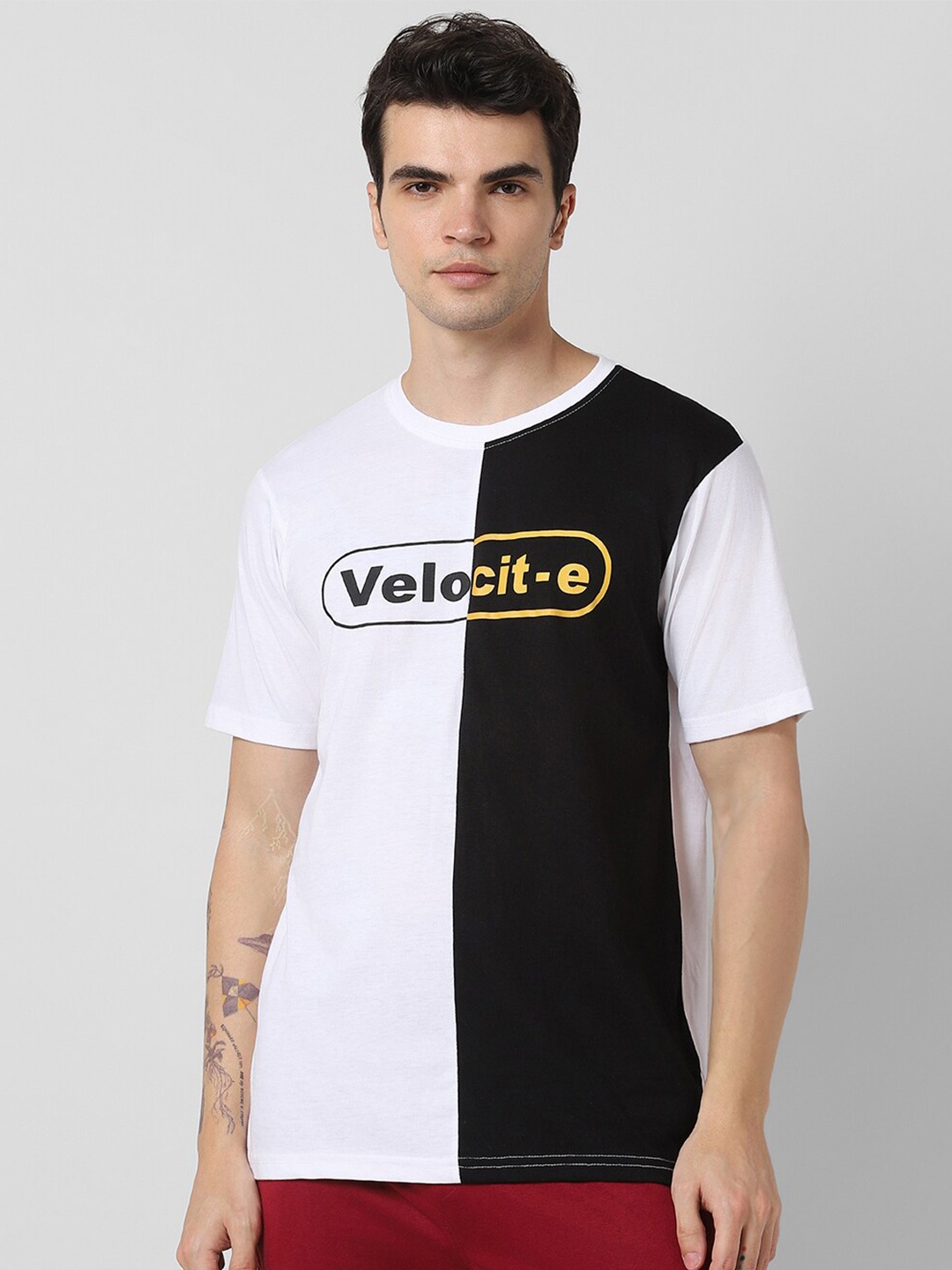 

Pantaloons Colourblocked Round Neck Regular Fit Cotton T-shirt, Black