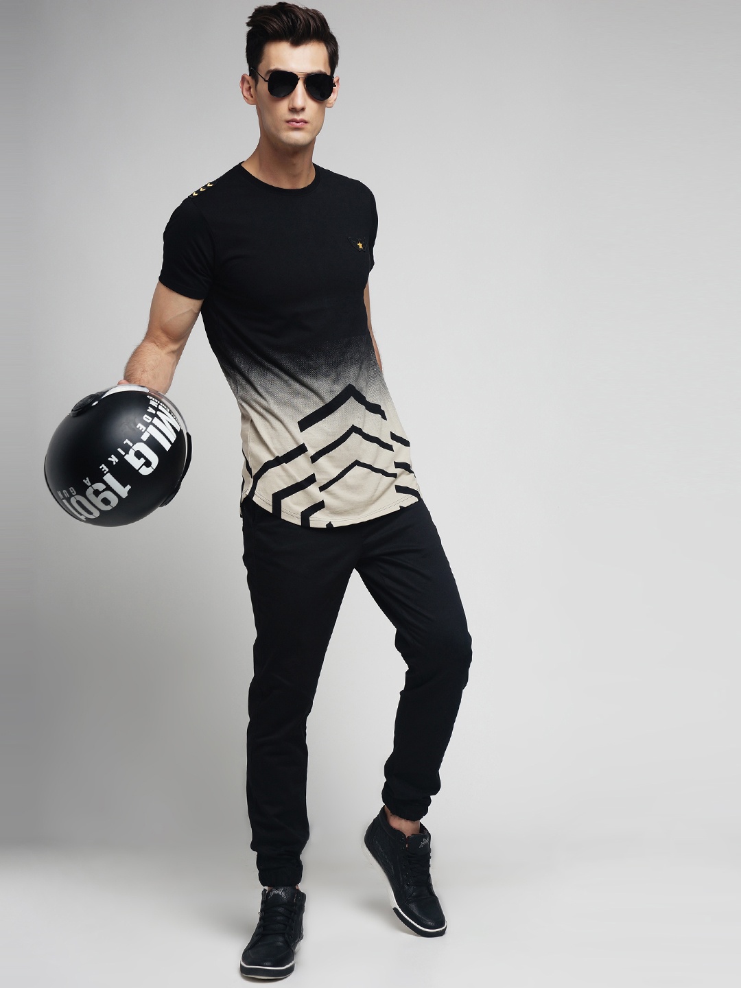 

Difference of Opinion Men Black Printed Round Neck T-shirt