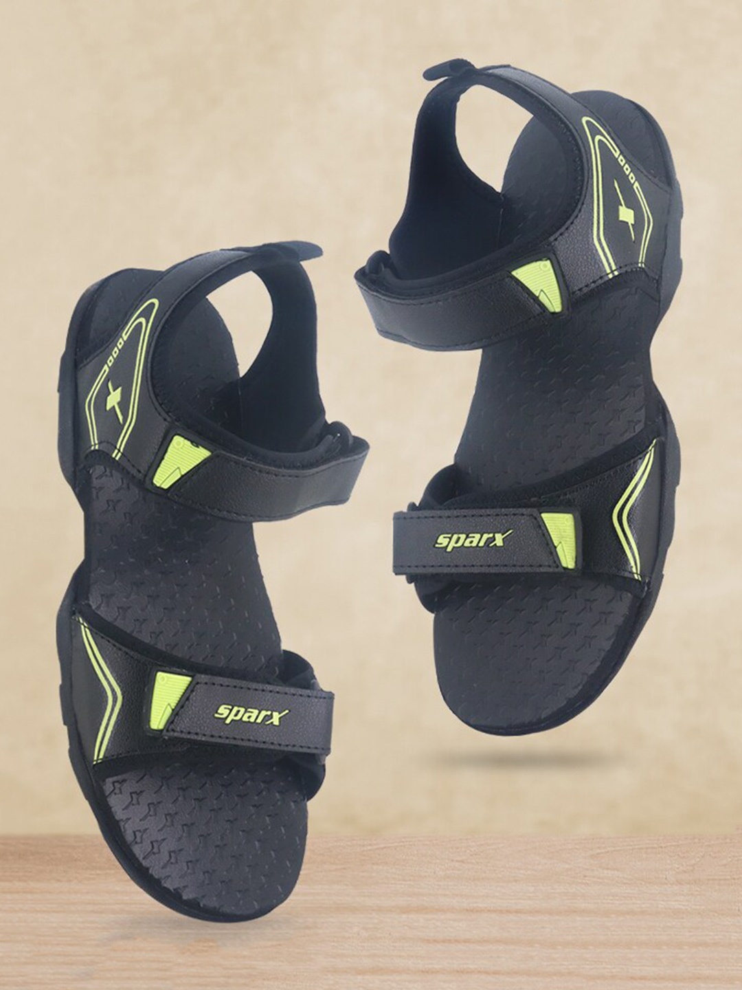 

Sparx Men Textured Sports Sandals, Black