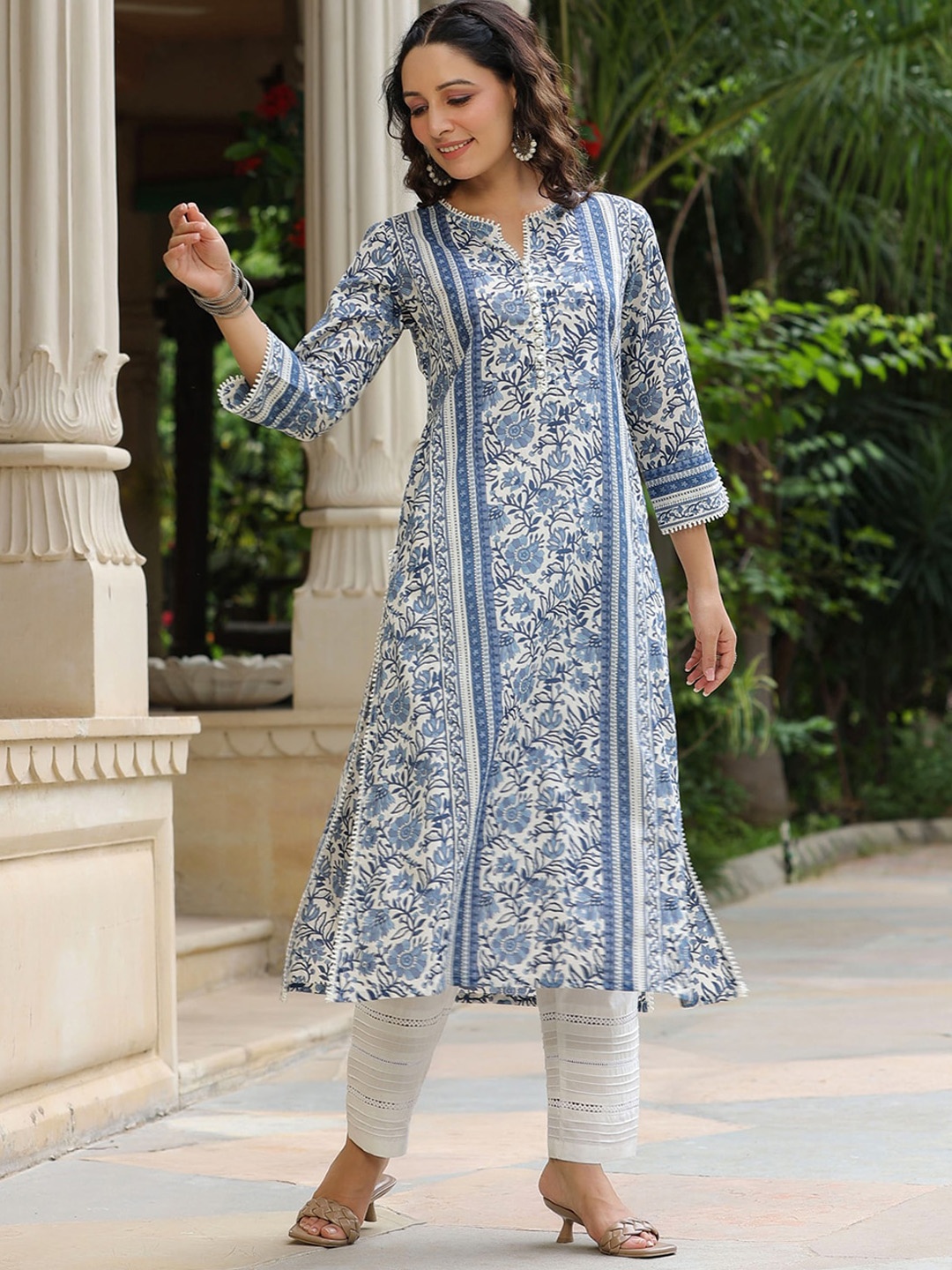 

Rain & Rainbow Floral Printed A-Line Pure Cotton Kurta, Blue