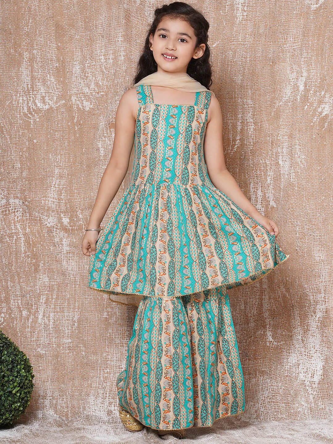 

Aj DEZInES Girls Floral Printed Empire Pure Cotton Kurta with Sharara & With Dupatta, Green