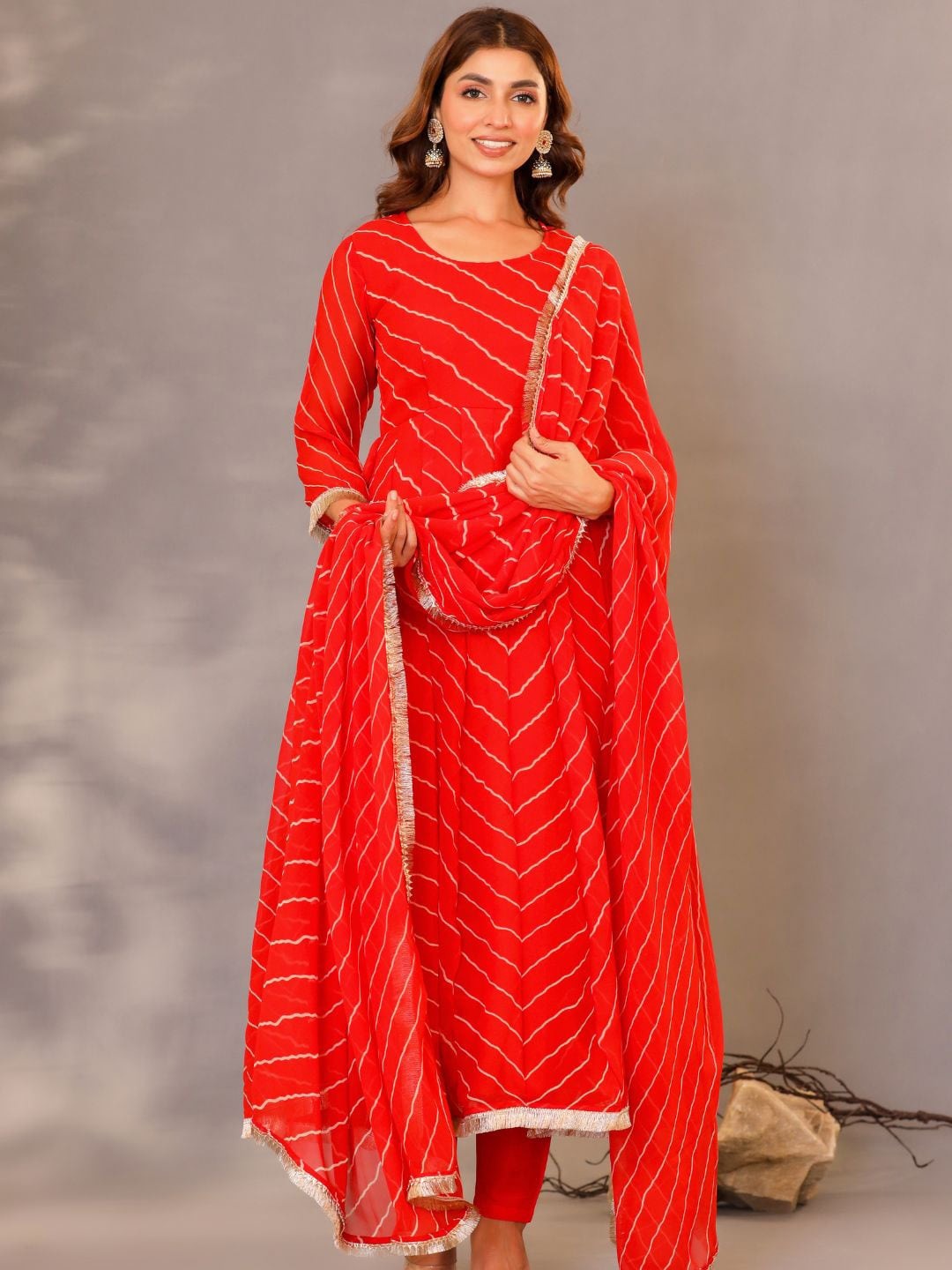 

HOUSE OF JAMOTI Leheriya Printed Regular Kurta with Trousers & Dupatta, Red